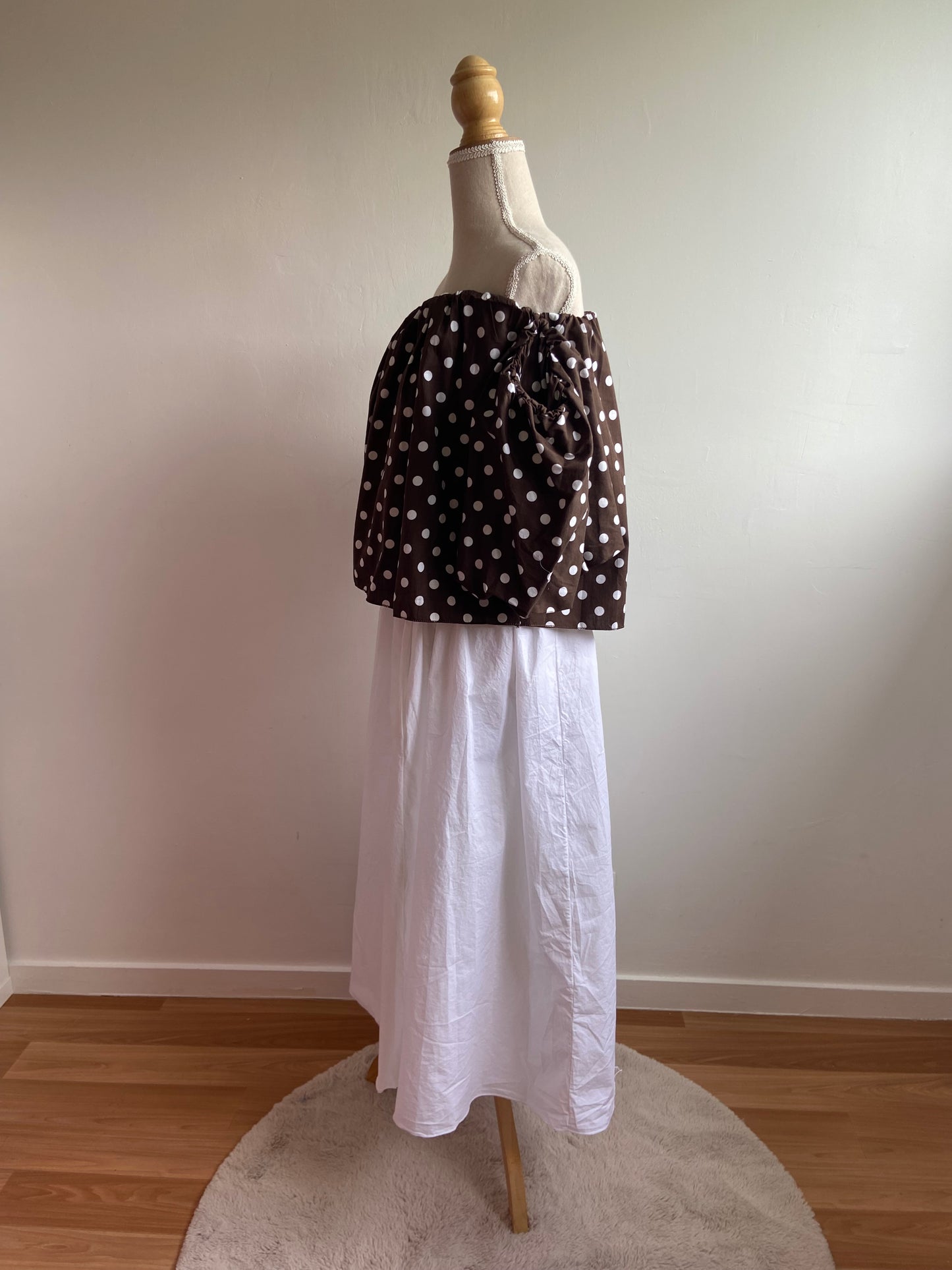 MARRON - BLOUSE ÉPAULE DÉNUDÉ A POIS