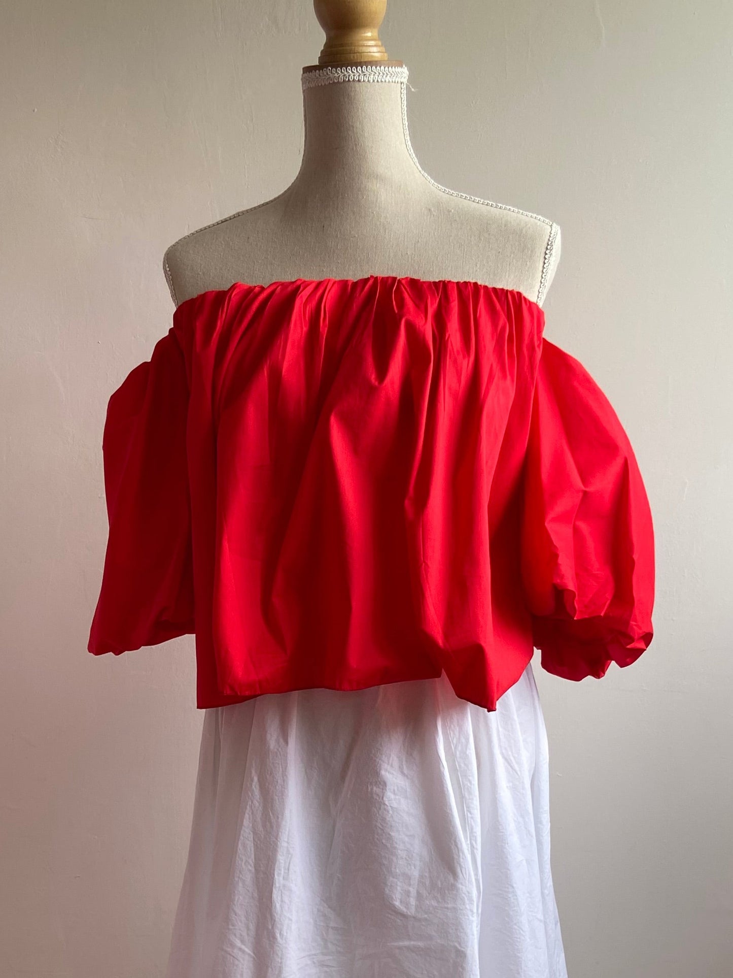 ROUGE - BLOUSE ÉPAULE DÉNUDÉ